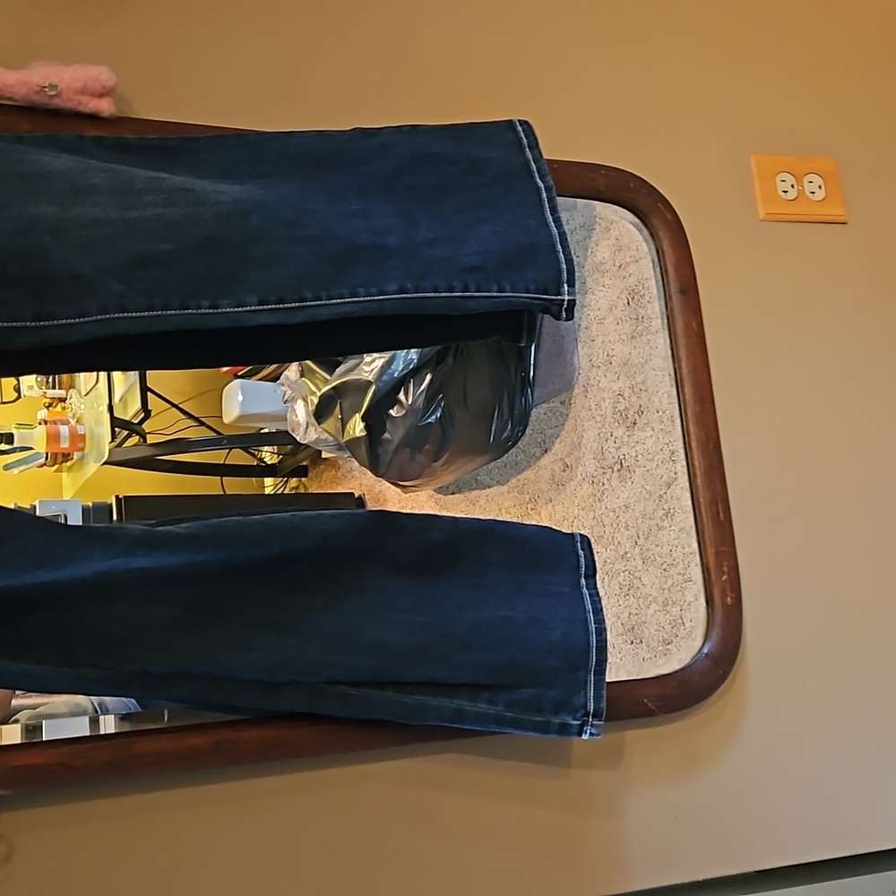 Jeans - Picture 2 of 4